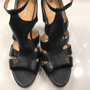 Nine West “Bottoms up” Black Leather Heel-Size 10M